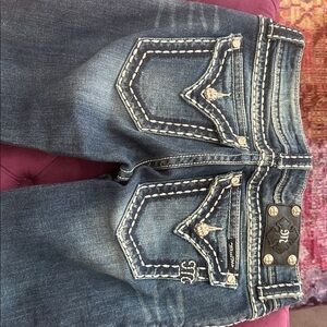 Miss Me Mid-Rise Distressed Capri Sz 27 Inseam 17”